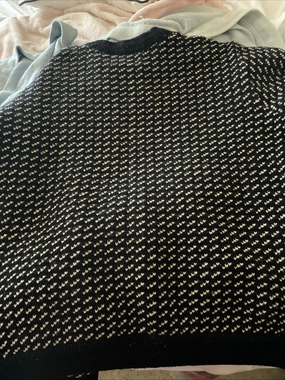 Men's Blue and White Herringbone Patterned Crewneck Sweater